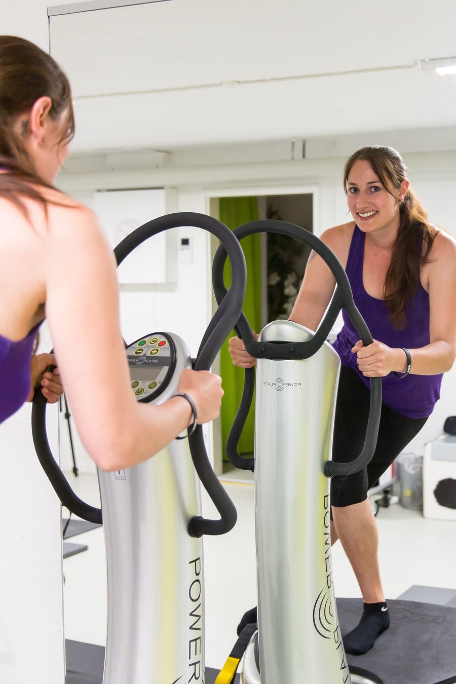 Claudia Lardi beim Training auf der Power Plate