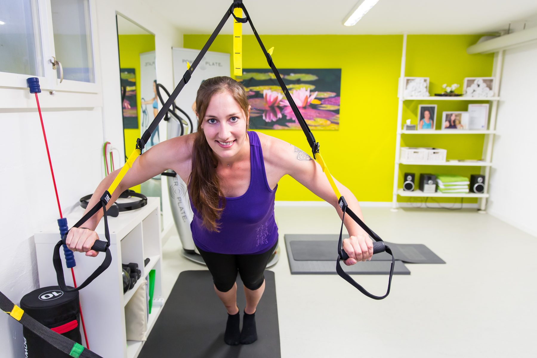Claudia Lardi beim TRX Suspension Training im power-vibes Studio